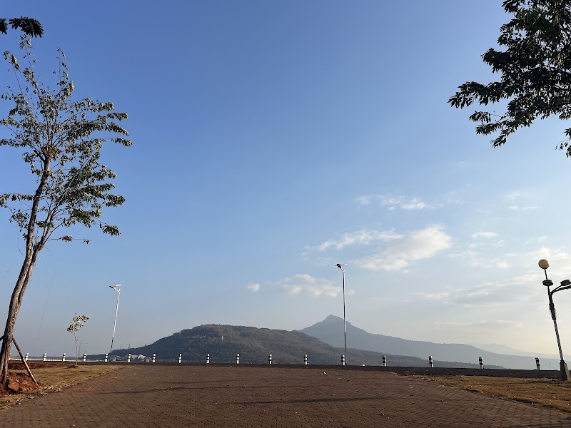Riverside Park - Riverside Park, 4R72+CC5, Pakse, Laos