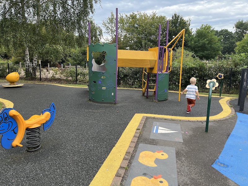 Boston Manor Park playground - Boston Manor Park playground Unnamed Road, Brentford TW8 9JU, UK