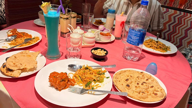 Stars Parade Luxury Dining - Stars Parade Luxury Dining Swami jairamdas building, police stn, opp. Basant park, शिवसाई को हा सोसायटी, Sindhi Society, Chembur, Mumbai, Maharashtra 400074, India