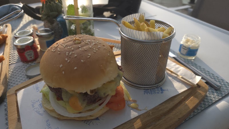 Wavebreaker Beachside Restaurant - Wavebreaker Beachside Restaurant Beach Level - Tower A - The Walk - مرسى دبي - دبي مارينا - دبي - United Arab Emirates