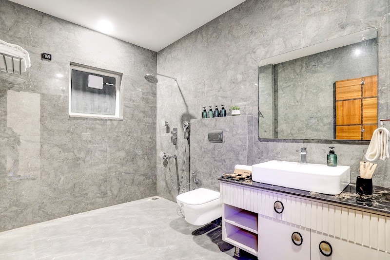 Alaya Stays by ELIVAAS Amaltas Aravali - Alaya Stays by ELIVAAS Amaltas Aravali Farm No C-69, Ansal Aravali Retreat, near PATHWAYS WORLD SCHOOL, Block C, Gurugram, Haryana 122102, India