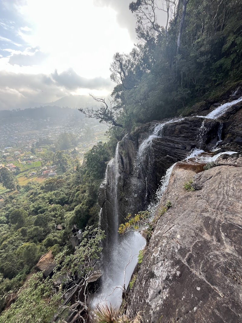 Lover's Leap Waterfall - Lover's Leap Waterfall Nuwara Eliya 22200, Sri Lanka