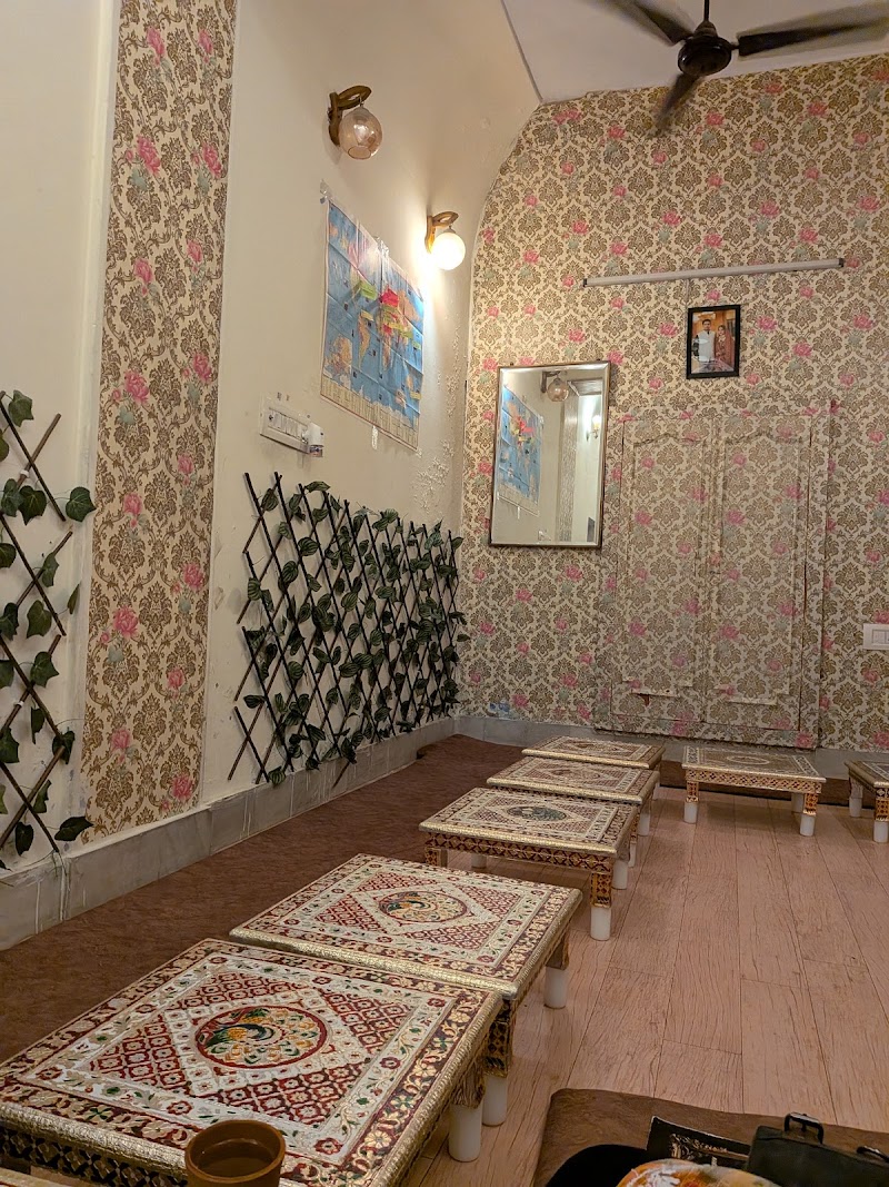 Chokhi thali - Chokhi thali 560, Hawa Mahal Rd, inside Chandi ki taksal, Chandi Ki Taksal, Brahampuri, Jaipur, Jaipur Nagar Nigam Area, Rajasthan 302002, India