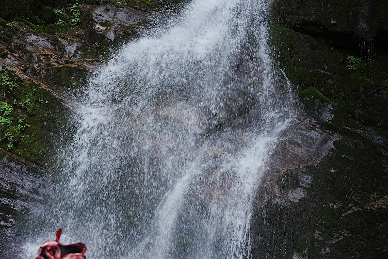 Shoja Waterfall Track Starting Point - Shoja Waterfall Track Starting Point, NH305, Sajwar, Himachal Pradesh 175123, India