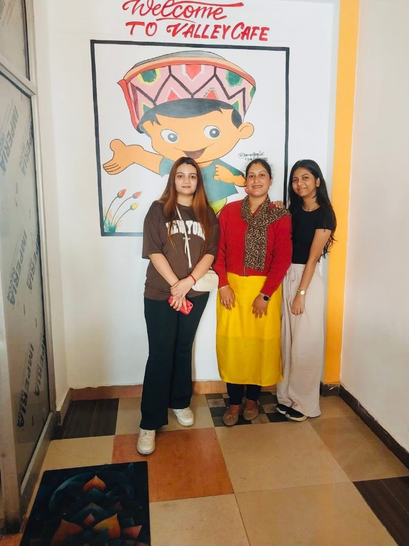 Bir Billing Valley Cafe - Bir Billing Valley Cafe, main bazar 2, minutes walk from bus stand, Bir Rd, opposite Pnb atm, Bir, Talkehr, Himachal Pradesh 175032, India