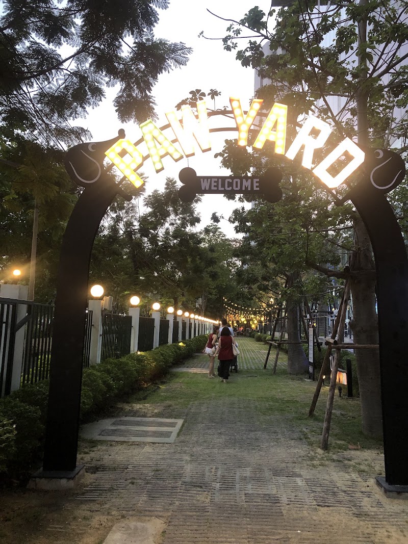 Em yard@emsphere - Em yard@emsphere PHJ8+FVV, Sukhumvit Rd, Khwaeng Khlong Tan, Khet Khlong Toei, Krung Thep Maha Nakhon 10110, Thailand