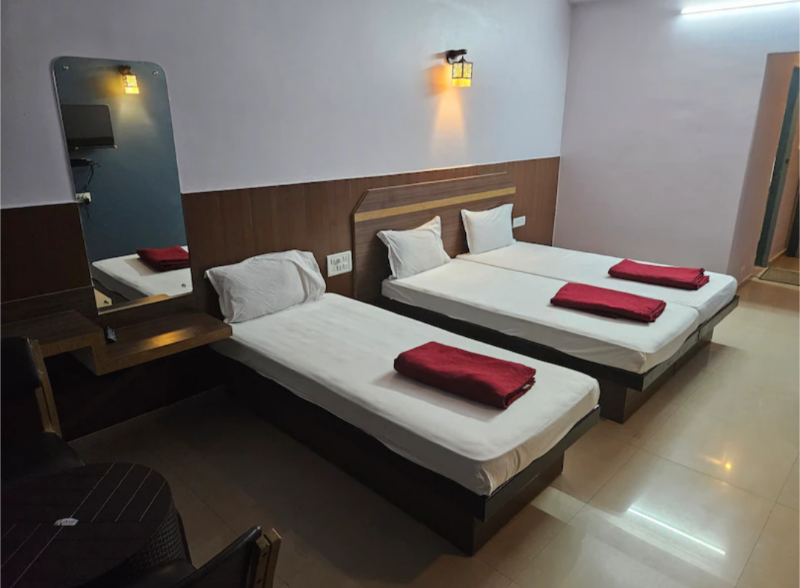 Kinara Executive Lodge - Kinara Executive Lodge near Parivar Sweets, Thenkpete, Maruthi Veethika, Udupi, Karnataka 567101, India