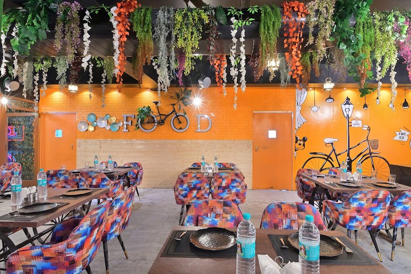 Hotel Hari Piorko - Hotel Hari Piorko 4775 Main Bazar, Tooti Chowk, near 6, Bazar Sangatrashan, Bagichi Ramchander, Aram Bagh, Paharganj, New Delhi, Delhi 110055, India