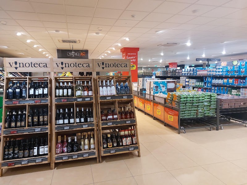 ALDI SUISSE - ALDI SUISSE, Seetalstrasse 11, 6020 Emmen, Switzerland