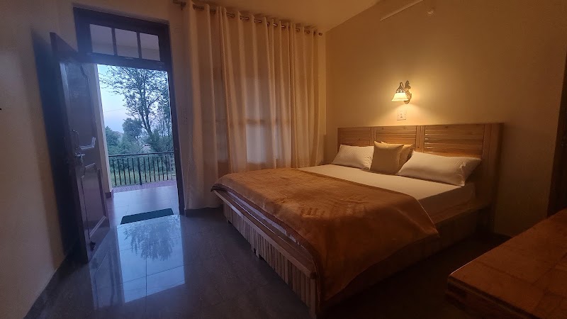 Snow white guest house - Snow white guest house Infront of bodhi greens, main street, Dharamkot, Himachal Pradesh 176216, India
