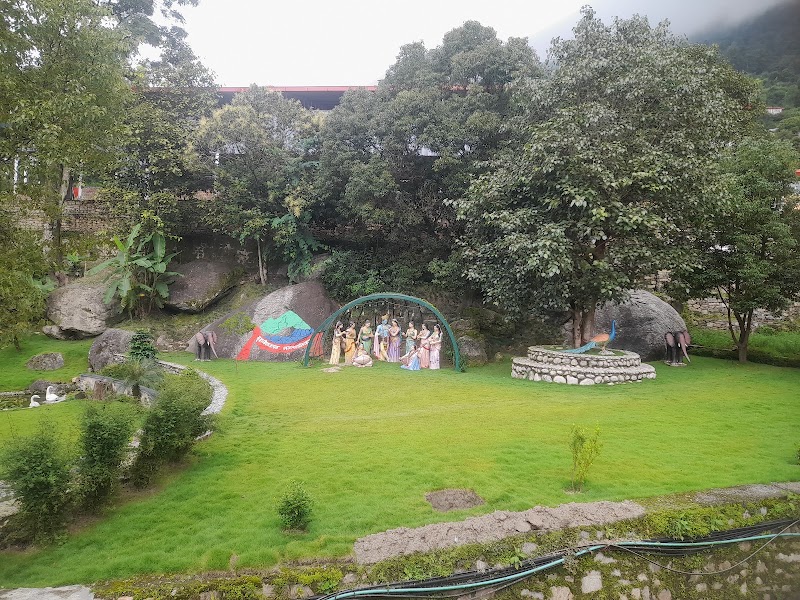 Sri Sri Radha Govinda Hari Temple - Sri Sri Radha Govinda Hari Temple Budhanilkantha School, Main Road, Budhanilkantha 44600, Nepal
