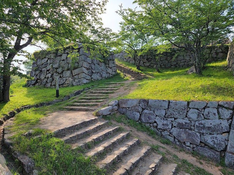 Yonago-jō ato Castle Ruins - Yonago-jō ato Castle Ruins, Kumecho, Yonago, Tottori 683-0824, Japan