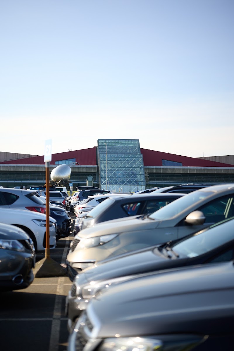 Bílastæði - Keflavíkurflugvöllur (KEF) - KEF Parking - Bílastæði - Keflavíkurflugvöllur (KEF) - KEF Parking 235 Keflavík, Iceland