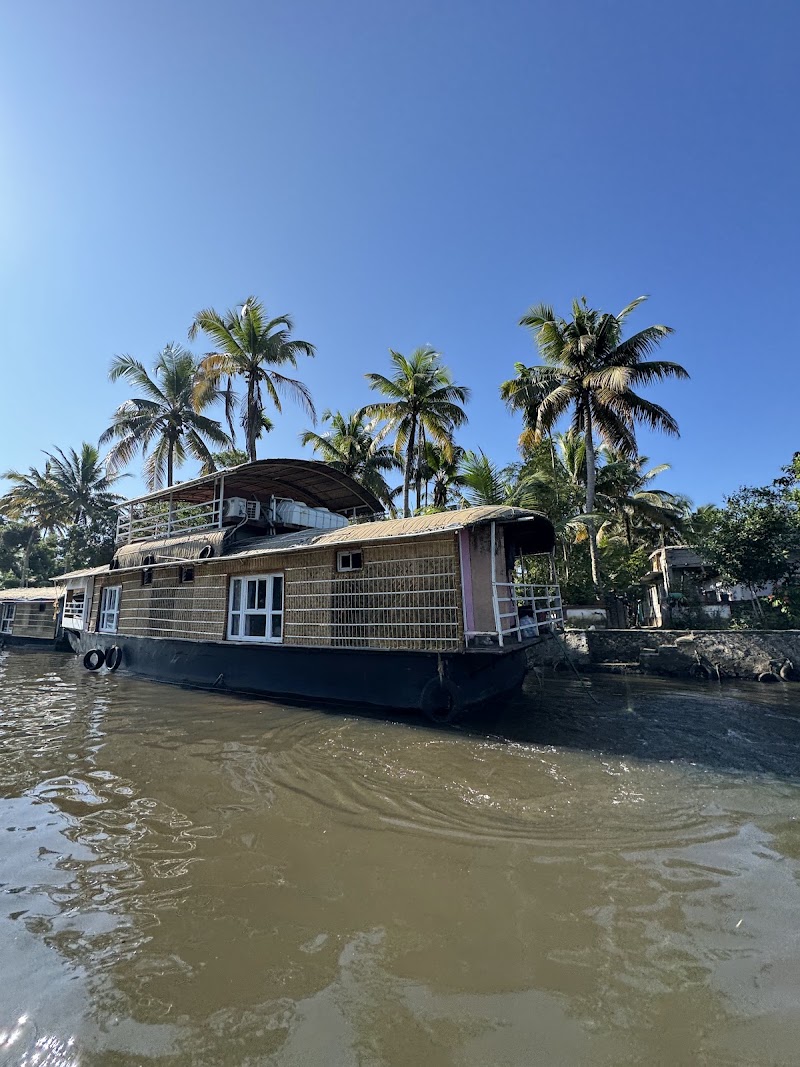 Nadodi Kayaking in Alleppey - Nadodi Kayaking in Alleppey Punnamada, Starting Point, Alappuzha, Mullakkal, Kerala 688006, India