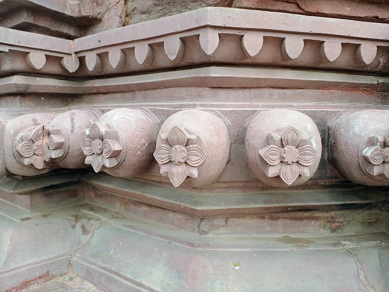 Shri Radha Madan Mohan Ji Mandir, Vrindavan - Shri Radha Madan Mohan Ji Mandir, Vrindavan, VIP Rd, near Banke Bihari Temple, Goda Vihar, Vrindavan, Uttar Pradesh 281121, India