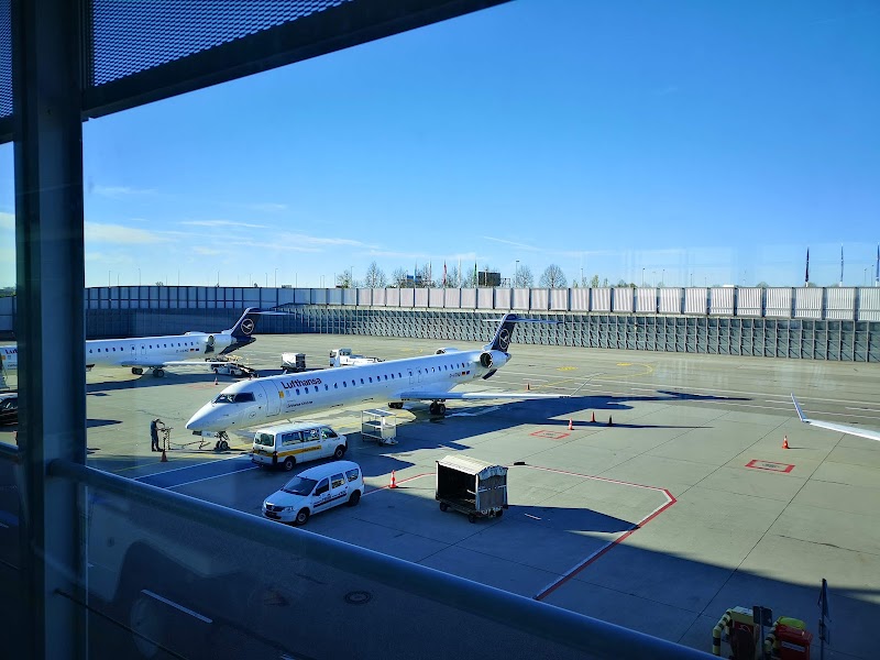 Vorfahrt Abflug Terminal 2 - Vorfahrt Abflug Terminal 2, Terminalstraße Mitte, 85356 Oberding, Germany