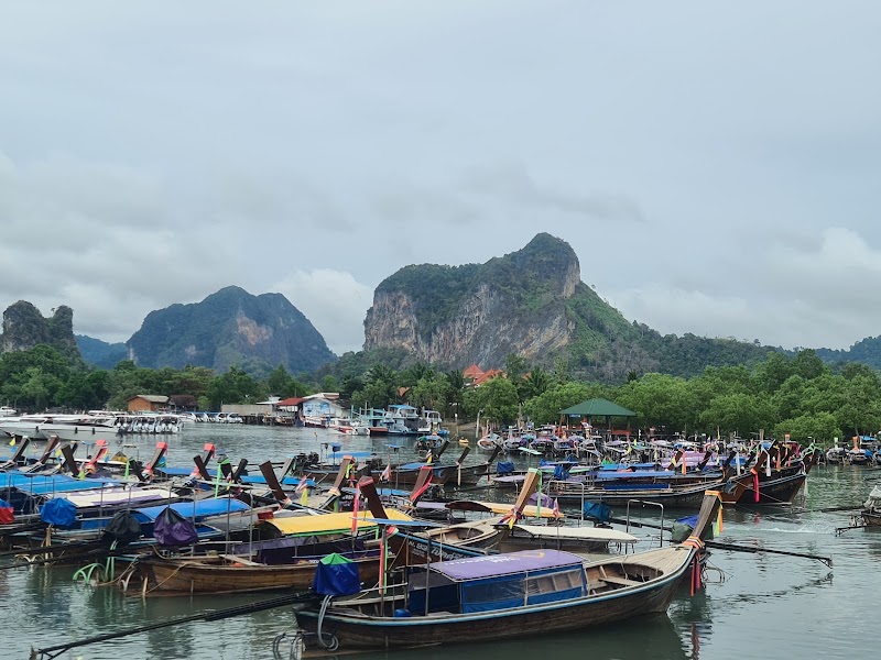 Hat Noppharat Thara-Mu Ko Phi Phi National Park - Hat Noppharat Thara-Mu Ko Phi Phi National Park 79, Tambon Ao Nang, Amphoe Mueang Krabi, Chang Wat Krabi 81180, Thailand