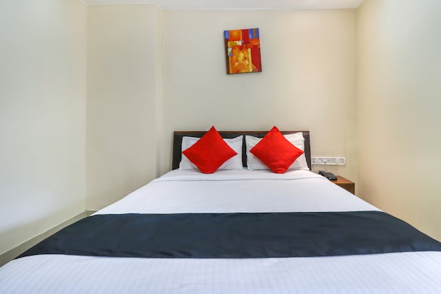 Capital O Platinum Inn - Capital O Platinum Inn NH Bypass Service Road Anayara, PO, Venpalavattom, Thiruvananthapuram, Kerala 695029, India