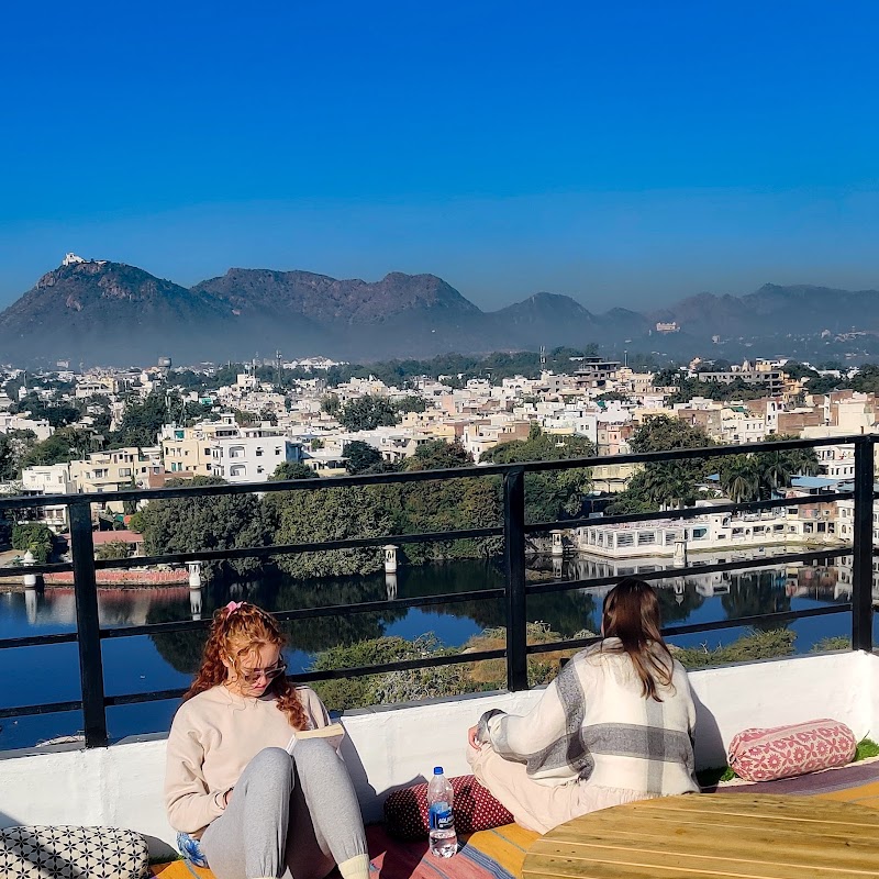 Bunkyard - bunkyard hostel, A/5, opp. zostel imli ghat, porohiton ka khurra, Silawatwari, Udaipur, Rajasthan 313001, India