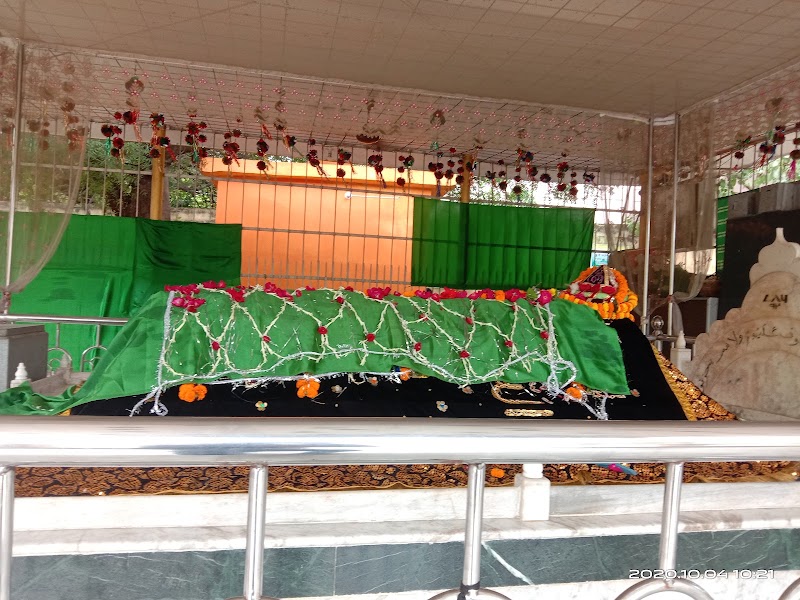 Dargah Hazrat Sayyed Madaar Shaah Baba R.A. - Dargah Hazrat Sayyed Madaar Shaah Baba R.A. Police Ground, Masanganj, Chhattisgarh 495001, India