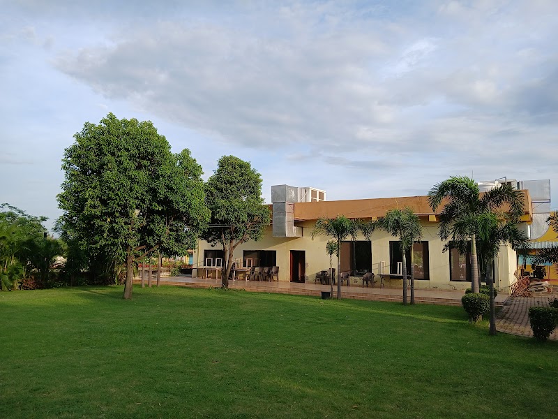 SUKHCHAIN DHABA - SUKHCHAIN DHABA, Thakur Tola, Chhattisgarh 491443, India