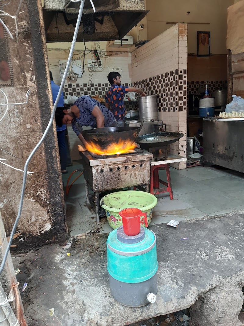 Ram G Samosa Wala - Ram G Samosa Wala, B 62, Jain Mandir Gali, Veer Savarkar Block, Block B, Shakarpur Khas, New Delhi, Delhi, 110092, India