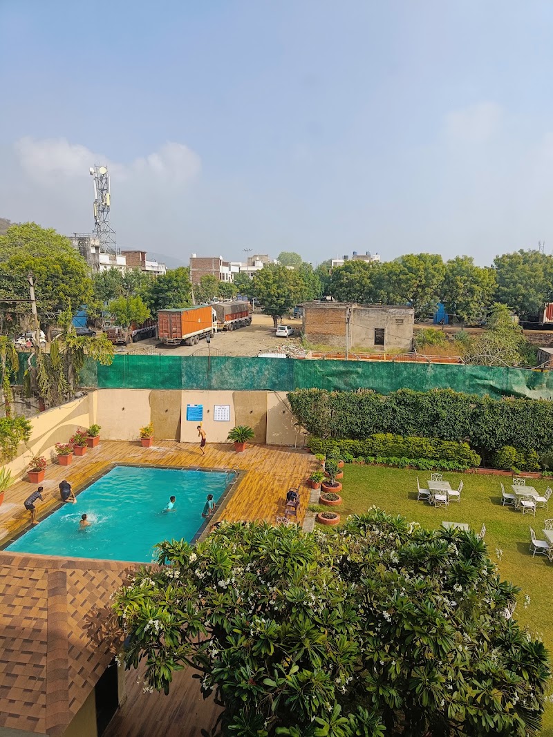 Foodies - The Multi Cuisine Restaurant - Foodies - The Multi Cuisine Restaurant Hotel Valley View, Plot No.10, Airport Rd, nr. Maa Gayatri Hospital, Pratap Nagar, Transport Nagar, Udaipur, Dholi Magari, Rajasthan 313001, India