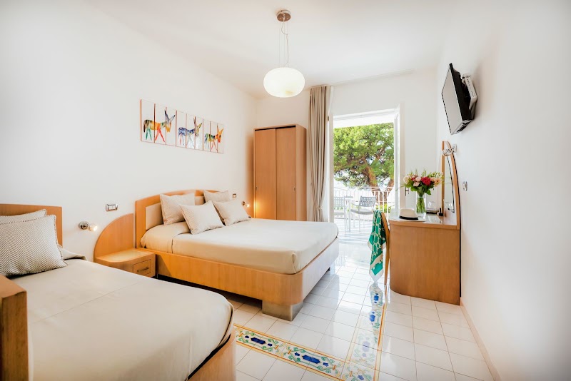 Hotel Il Pino - Hotel Il Pino, Via Gennaro Capriglione, 13, 84010 Praiano SA, Italy