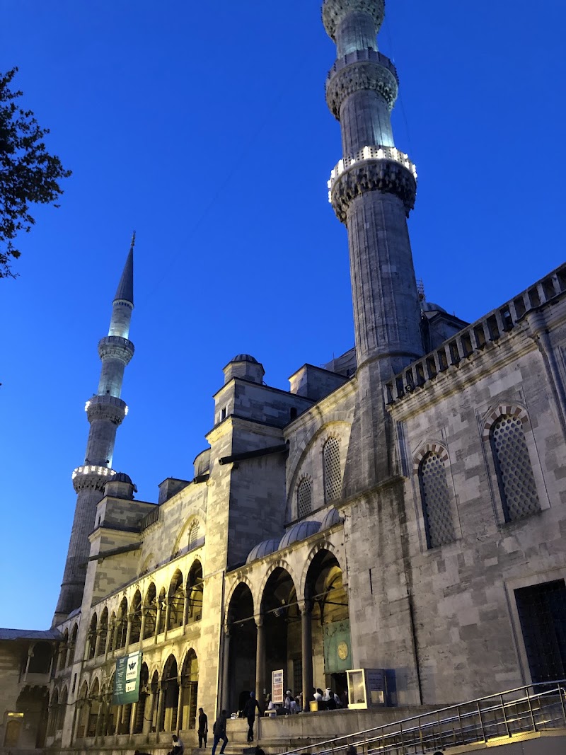 The Blue Mosque - The Blue Mosque Cankurtaran, At Meydanı Cd No:7, 34122 Fatih/İstanbul, Türkiye