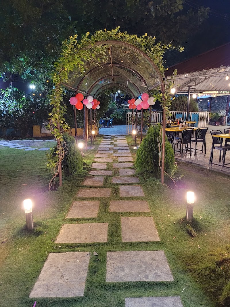 Hotel Madhuban - Hotel Madhuban PV64+677, Solapur - Pune Hwy, near Solapur, near, Solapur, Maharashtra 413255, India