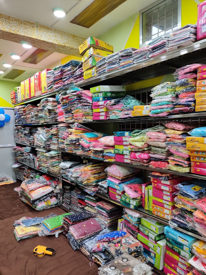 Krishna Dresses - market se kam rate me kapde paaiye - Krishna Dresses - market se kam rate me kapde paaiye, Science College Rd, near Anjali vihar, Sarkanda, Bilaspur, Fadahakhar, Chhattisgarh 495006, India