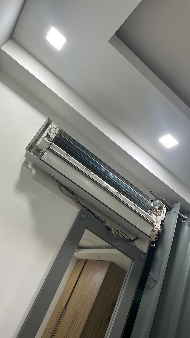 Housr 28 Galleria - Housr 28 Galleria 184, Sector 28, Chakkarpur, Gurugram, Haryana 122009, India