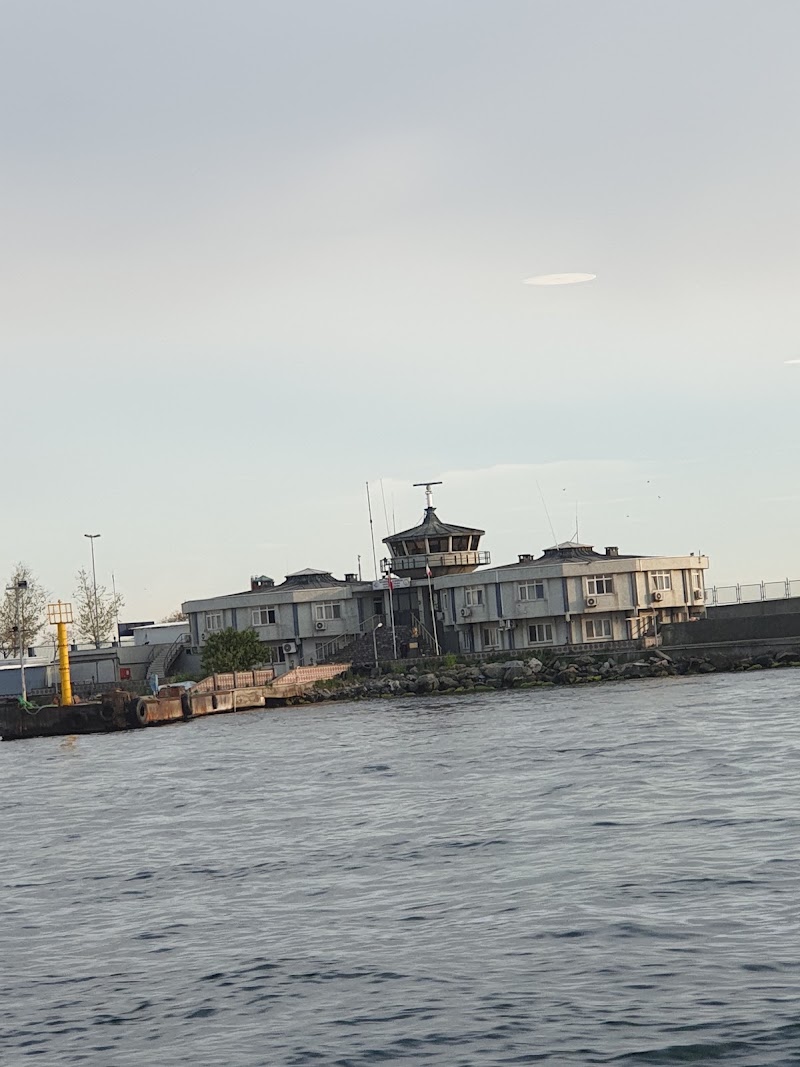 Eminonu Pier Kadikoy - Eminonu Pier Kadikoy, 730, Hobyar, Reşadiye Cd. İstanbul Deniz Otobüsleri İskelesi No:730, 34112 Fatih/İstanbul, Türkiye