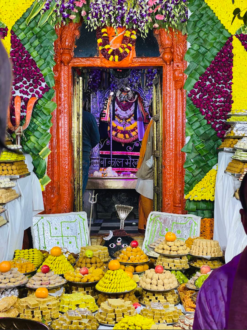 Shri Kaal Bhairav Temple, (Varanasi) - Shri Kaal Bhairav Temple, (Varanasi), K30/51-53-55 Ghasi Tola, Bibi Hatiya, Golghar, Kotwali, Varanasi, Uttar Pradesh 221001, India