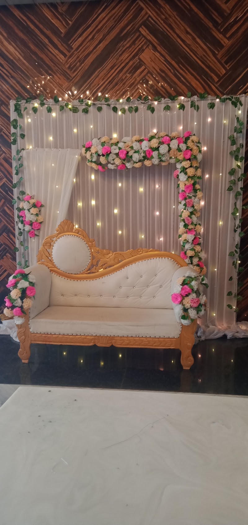Hotel O by OYO THE VIRAAT - Hotel O by OYO THE VIRAAT HOMES-121, Sector 121, Noida, Uttar Pradesh 201316, India