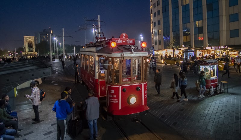 Taksim Square Hotel - Taksim Square Hotel Gümüşsuyu, Sıraselviler Cd. No:7 Taksim, 34437 Beyoğlu/İstanbul, Türkiye
