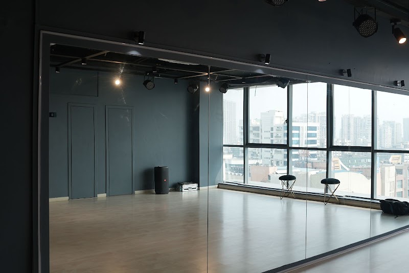 Distractshion studio - Distractshion studio, Remi Commercio, 1008, Off Veera Desai Rd, Industrial Area, Andheri West, Mumbai, Maharashtra 400053, India