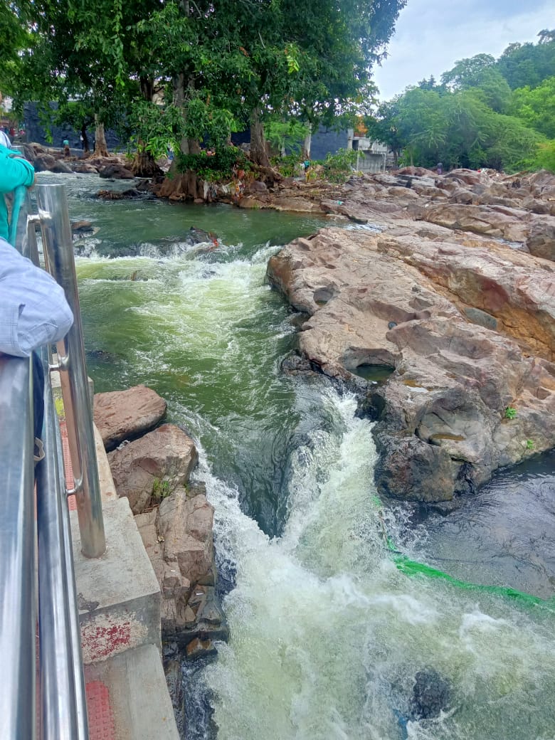 HOGENAKKAL WATERFALLS KARNATAKA - HOGENAKKAL WATERFALLS KARNATAKA, 4Q6F+FGJ, Madheswara Betta - Hogenakkal Falls Rd, Gopinatham, Karnataka 571490, India