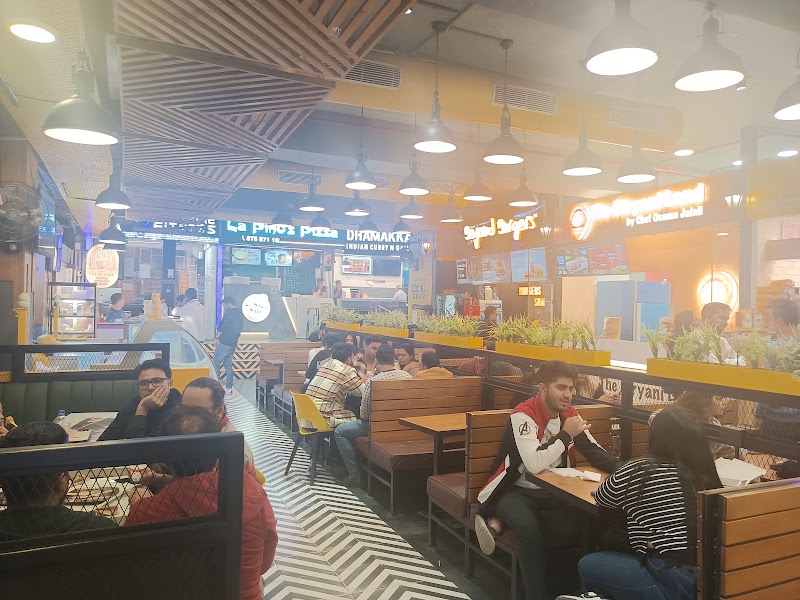 Central Plaza Mall - Central Plaza Mall 2, गोल्फ कोर्स मार्ग, Parsvnath Exotica, DLF Phase 5, Sector 42, Gurugram, Haryana 122011, India