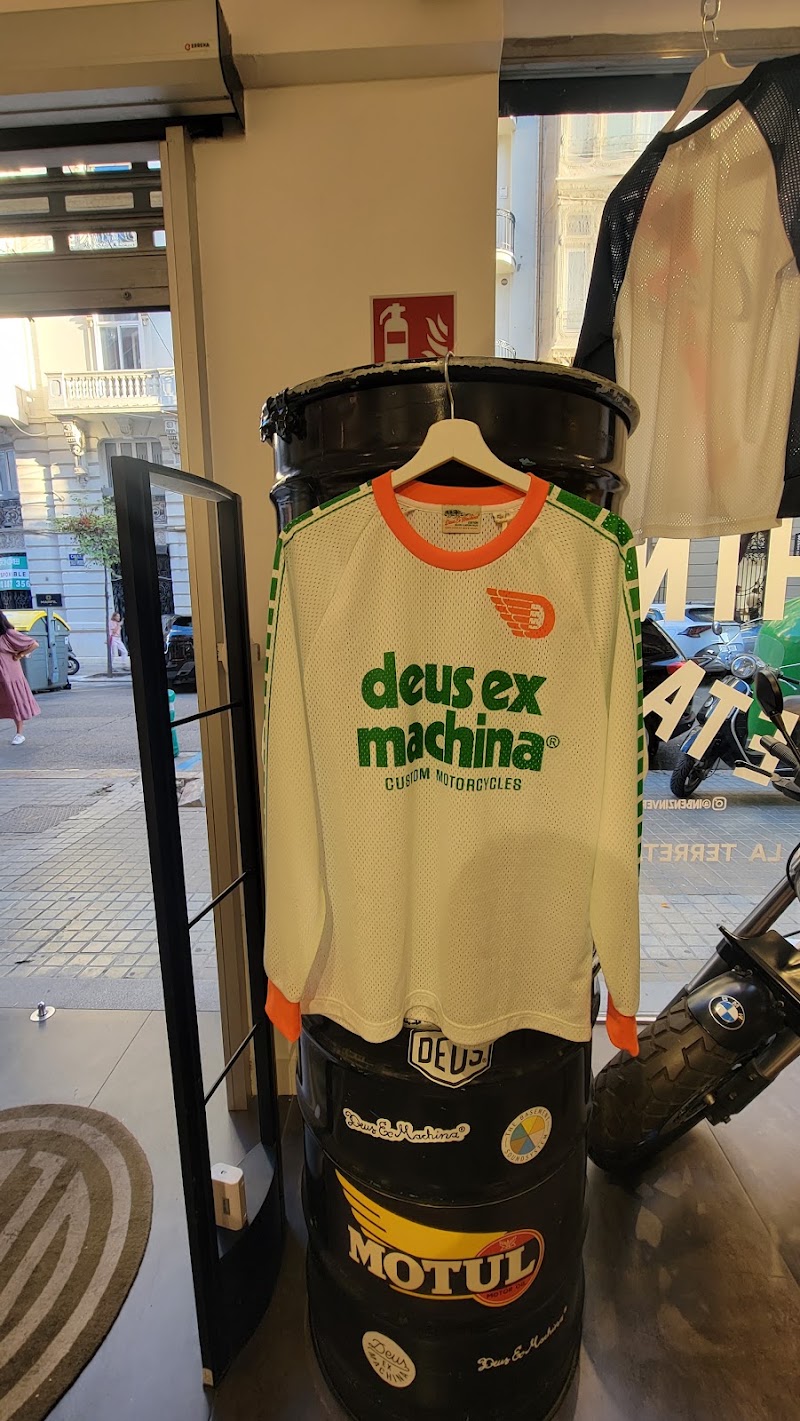 Deus Ex Machina - Valencia Store - Deus Ex Machina - Valencia Store, C/ de Ciril Amorós, 49, L'Eixample, 46004 València, Valencia, Spain