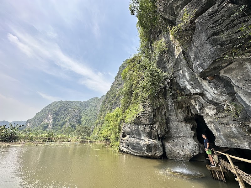 Buffalo Cave - Buffalo Cave, 6WFF+CG, Nam Hoa Lu, Ninh Binh, Vietnam