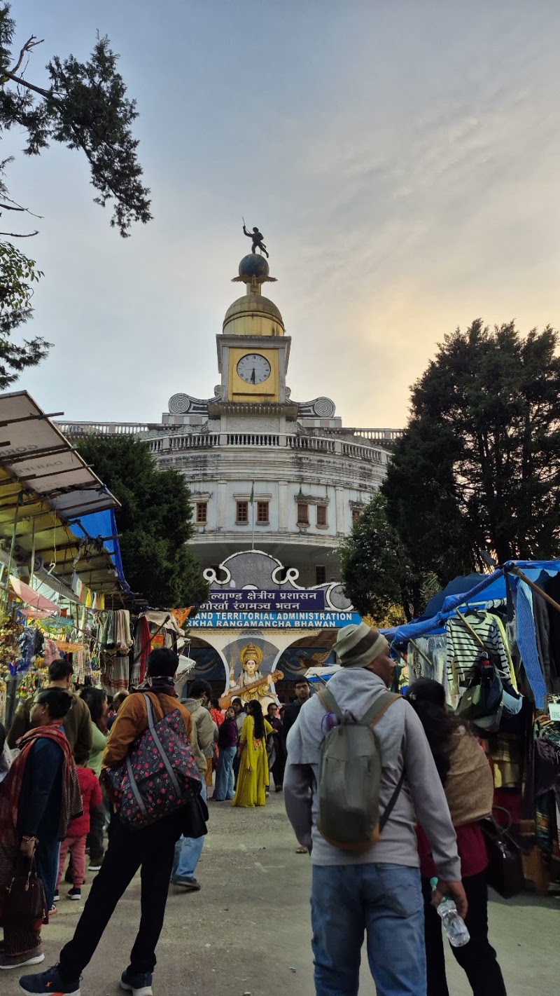 Chowrasta - Chowrasta 27Q7+MHC, Chauk Bazaar, Darjeeling, West Bengal 734101, India
