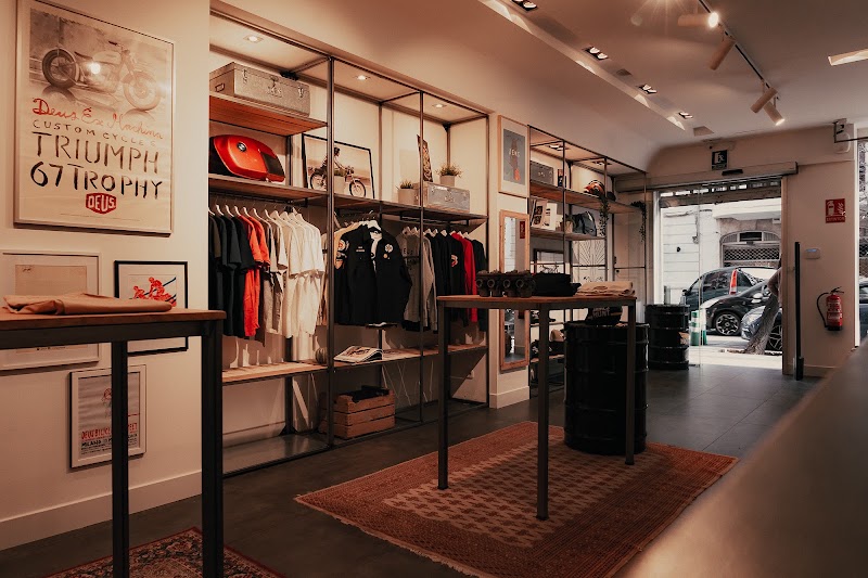 Deus Ex Machina - Valencia Store - Deus Ex Machina - Valencia Store, C/ de Ciril Amorós, 49, L'Eixample, 46004 València, Valencia, Spain
