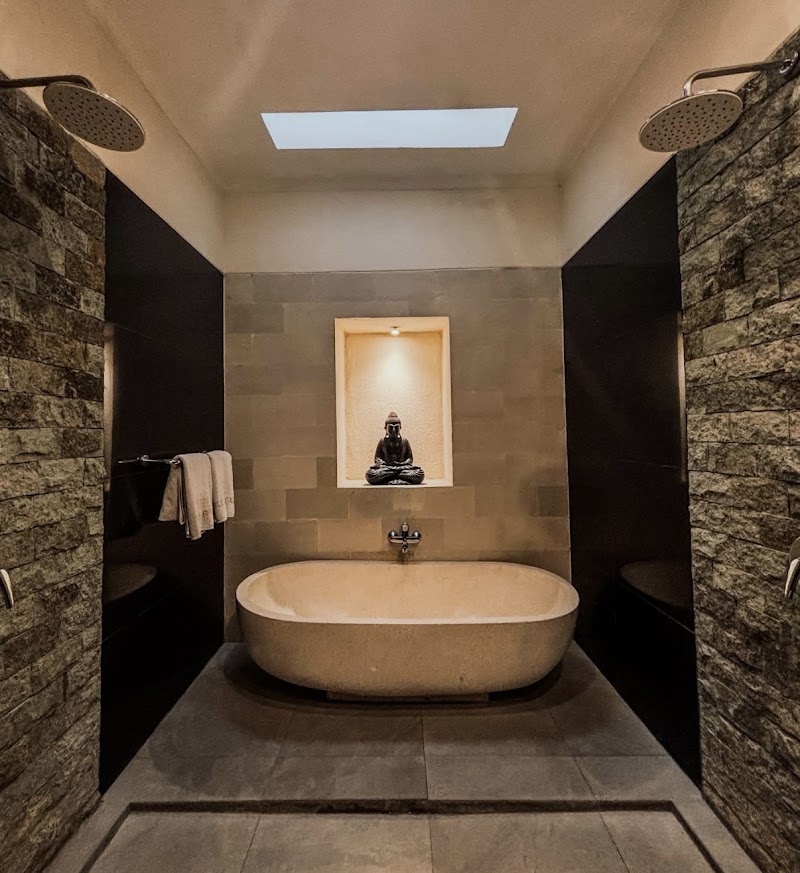 Villa Besar seminyak bali villas - Villa Besar seminyak bali villas Jl. Bumbak Dauh, Kerobokan, Kec. Kuta Utara, Kabupaten Badung, Bali 80361, Indonesia
