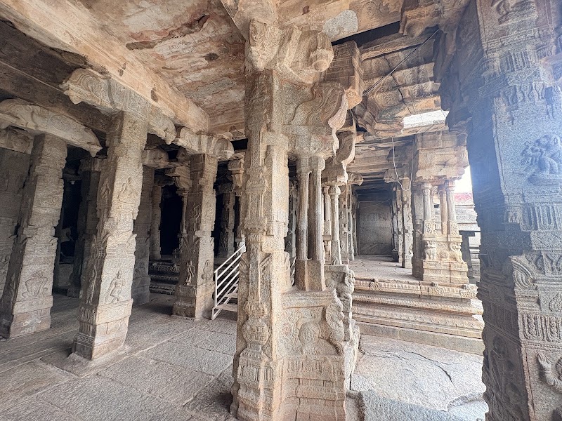 Hanging Pillar - Hanging Pillar, RJ25+QQJ, Lepakshi, Andhra Pradesh 515331, India