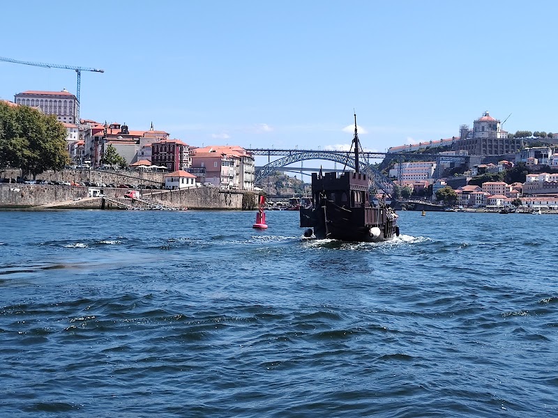 Douro Acima - Douro Acima, R. dos Canastreiros 40/42, 4050-149 Porto, Portugal