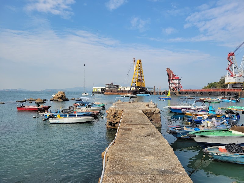 Yung Shue Wan Pier - Yung Shue Wan Pier, Lamma Island Police Post, 20號 Yung Shue Wan Plaza Rd, Lamma Island, New Territories, Hong Kong