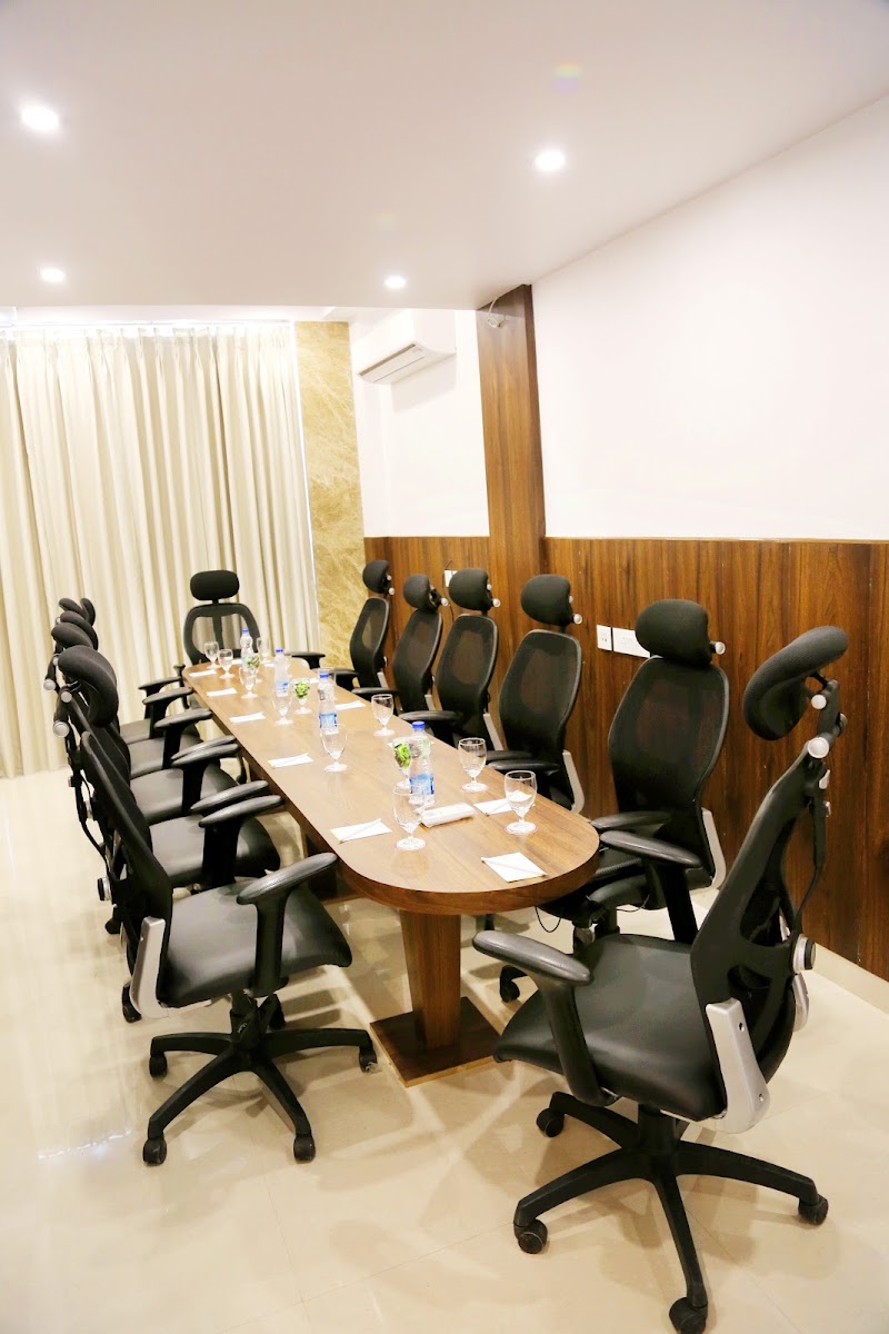 Hotel Silk City - Hotel Silk City The Mall Rd, Varanasi cantonment, Varanasi, Uttar Pradesh 221002, India
