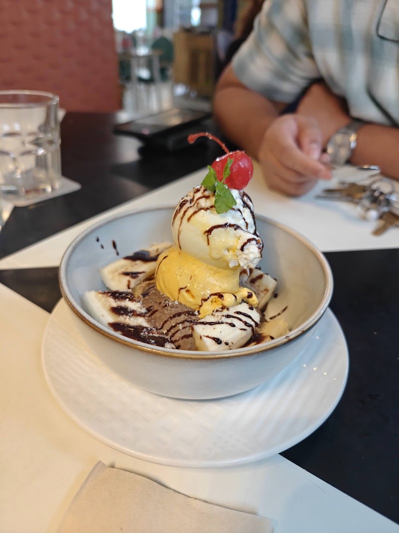 Aromas Café & Bistro - Aromas Café & Bistro Ground Floor, Mamta Building, Waterfield Road, Linking Rd, near National College, Bandra West, Mumbai, Maharashtra 400050, India