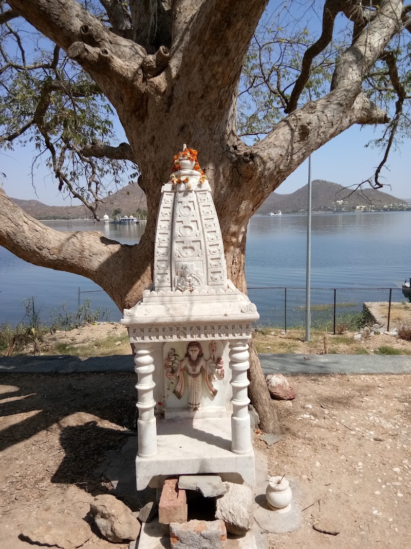 Lake Garden - Lake Garden HMRF+56P, Rani Rd, Ambamata, Udaipur, Rajasthan 313004, India